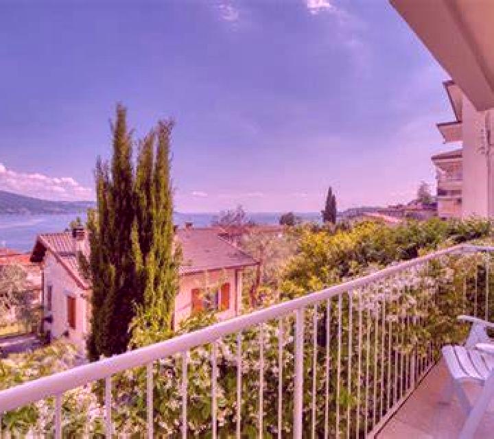 Fresia Villa Europa escort