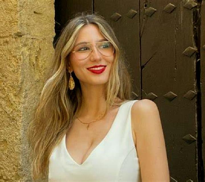Rayén Maria Elena escort